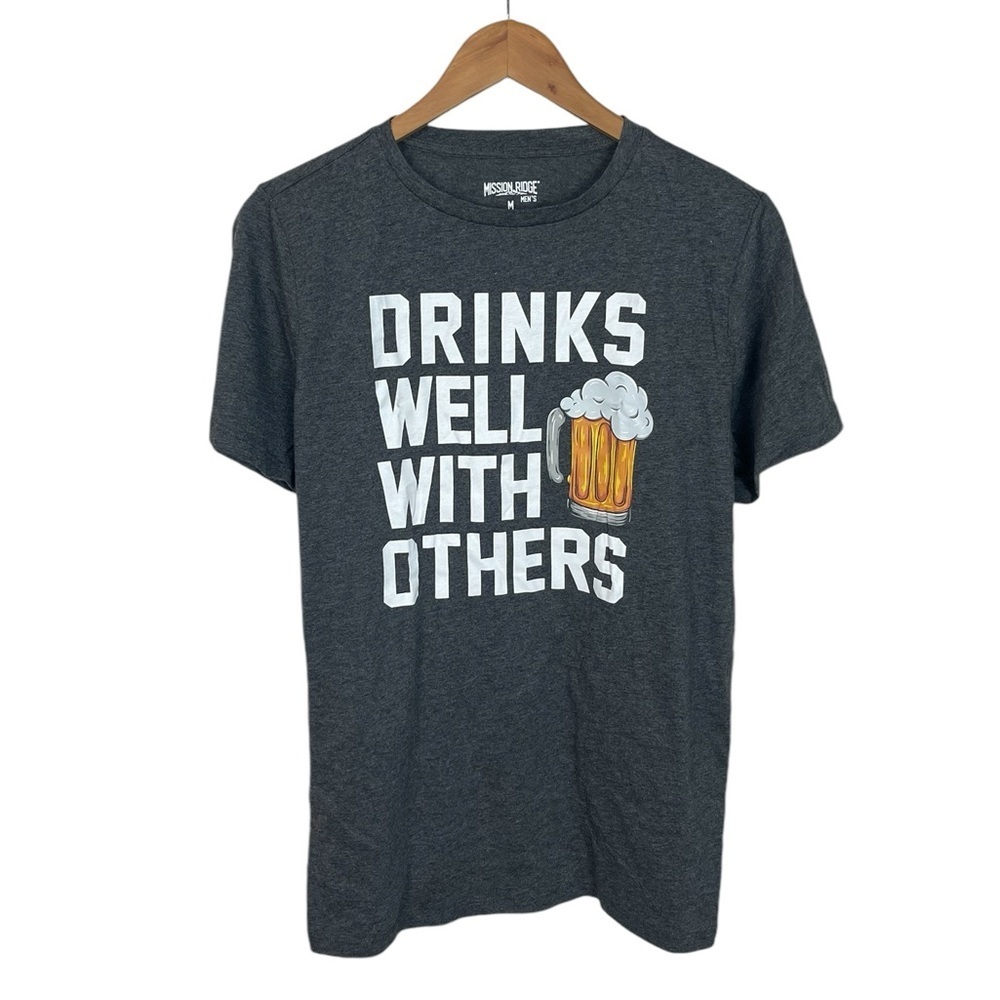 TS755 Men’s Mission Ridge Drinks Well With Others Funny Spoof Graphic T Shirt M